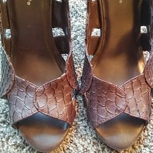 Charlotte Russe scalloped brown heels size 9